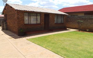 2 Bedroom House in Meadowlands