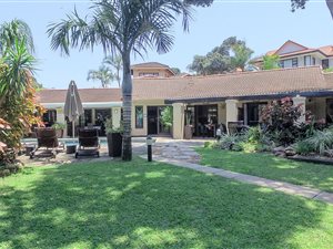 12 Bed House in La Lucia