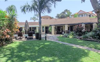 12 Bedroom House in La Lucia