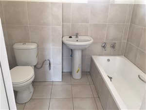 1.5 Bed Flat in Windsor East