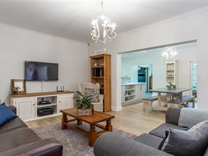 4 Bed House in Golden Hill