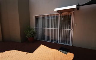 2 Bedroom Garden Cottage in Constantia Kloof