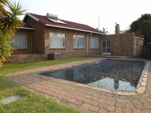 5 Bed House in The Reeds