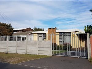 3 Bed House in Grassy Park