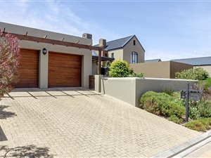 3 Bed House in Longlands Country Estate