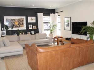 3 Bed Cluster in Menlo Park