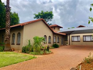 5 Bedroom House in Montana Park