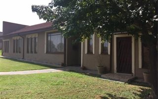 8 Bedroom House in Birch Acres