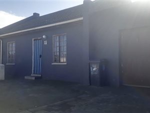 5 Bed House in Malibu Village
