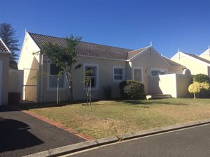 3 Bed Townhouse in Somerset West Central