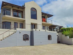5 Bed House in Robberg Ridge