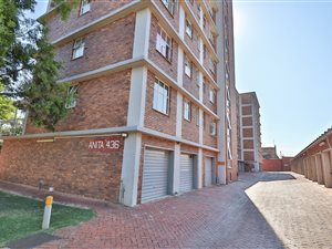 3 Bed Apartment in Rietfontein