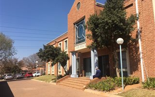 480 m² Office Space in Olivedale