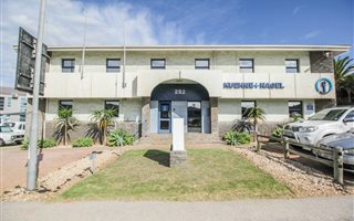 506 m² Office Space in South End
