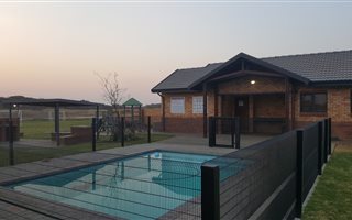 653 m² Land available in Roodeplaat