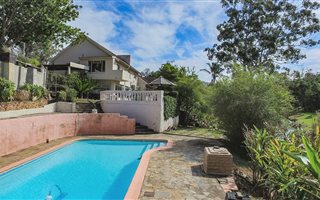 6 Bedroom House in Sunridge Park