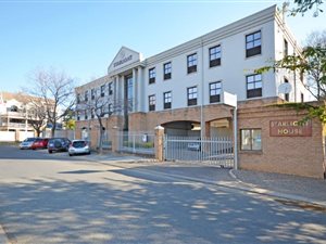 950 m² Office Space in Edenburg