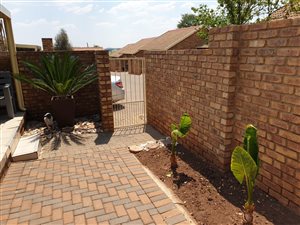 2 Bed Townhouse in Highveld