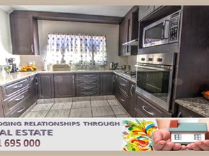 3 Bed Cluster in Bartlett