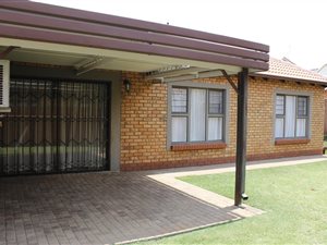 3 Bed House in Willow Park Manor