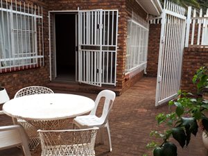 3 Bed Townhouse in Flora Gardens