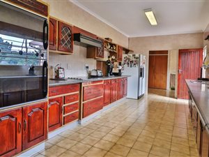6 Bed House in Kloofendal