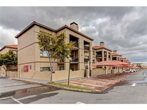 2 Bed Apartment in Pineslopes