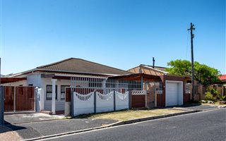 4 Bedroom House in Retreat