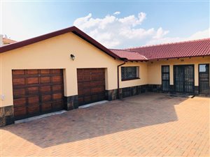 5 Bed House in Noordwyk