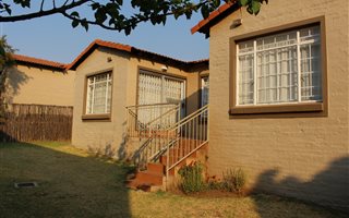 2 Bedroom Simplex in Honeydew Manor