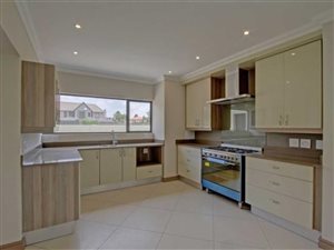 4 Bed House in Hazeldean (Silverlakes Surroundings)
