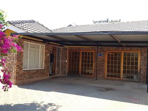 8 Bed House in West End