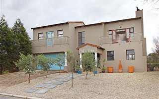 4 Bedroom House in Uitzicht