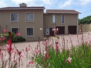 4 Bedroom House in Mossel Bay Central