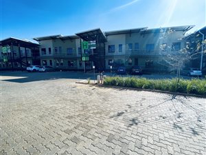 100 m² Commercial space in Die Wilgers