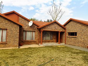4 Bed House in Suiderberg
