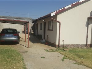 3 Bed House in Zakariyya Park