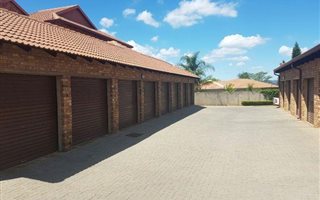 2 Bedroom Townhouse in Hazeldean (Silverlakes Surroundings)