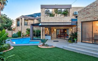 4 Bedroom House in Blue Gill