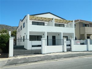 2 Bed Apartment in Fish Hoek