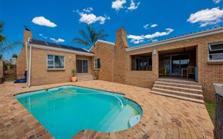 4 Bedroom House in The Crest