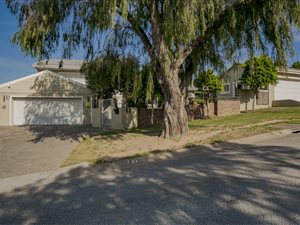 4 Bed House in Lovemore Heights