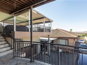 7 Bed House in Kenville