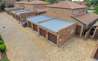 3 Bedroom Townhouse in Weltevreden Park