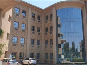 153 m² Office Space in Bruma