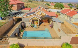 4 Bedroom House in Lenasia South