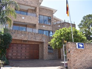 6 Bed House in Voelklip