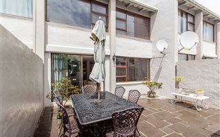3 Bedroom Apartment in Signal Hill
