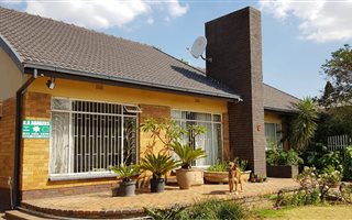 3 Bedroom House in Robertsham