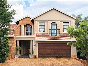 4 Bed House in Highveld